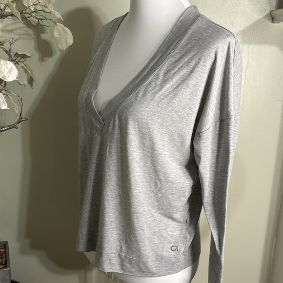 GAP FIT BREATH GRAY V NECK PULLOVER - Picture 3 of 4